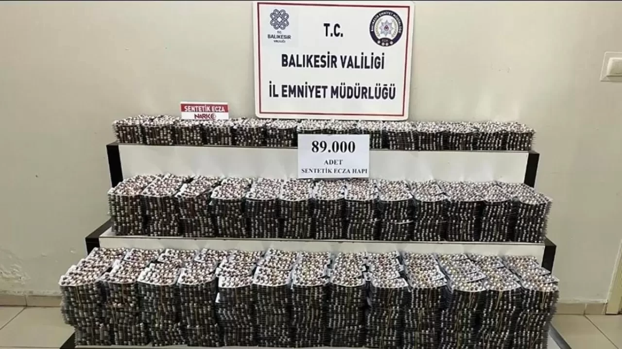 Balıkesir'de uyuşturucu operasyonu: 89 bin sentetik ecza hapı ele geçirildi