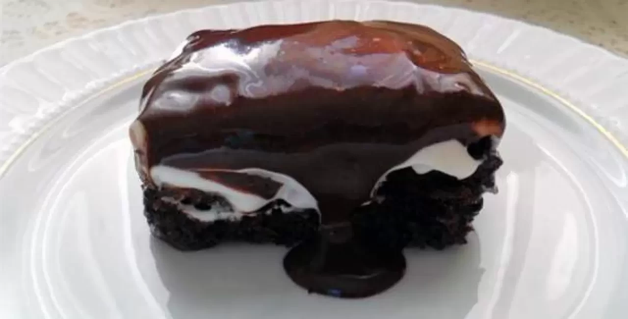 Ağlayan Kek Nasıl Yapılır? İşte Sosu ve Kıvamıyla Nefis Ağlayan Kek Tarifi