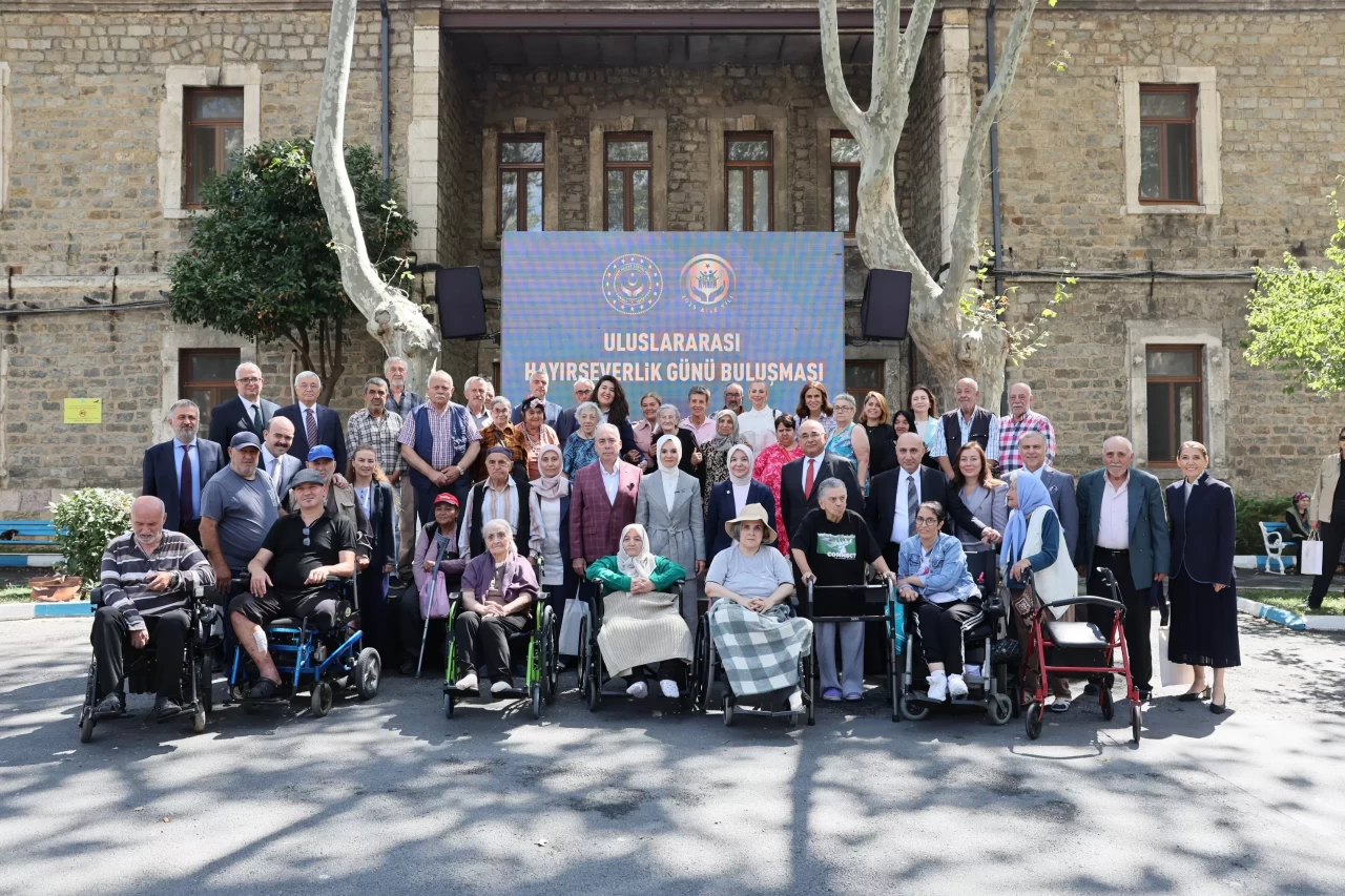 Bakan Göktaş, Darülaceze bağışçılarıyla bir araya geldi: "Hayırseverlik dünyayı değiştirecek"