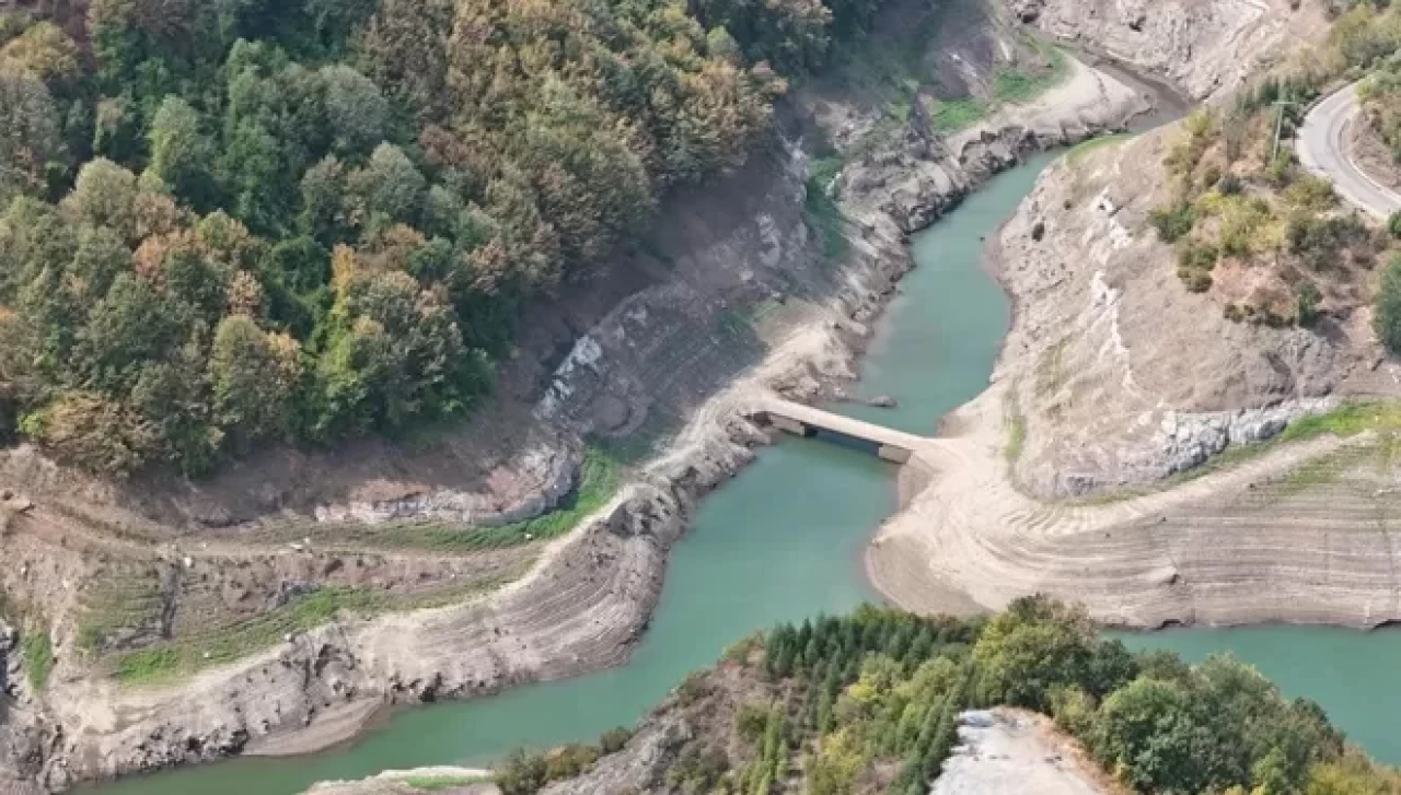 Yuvacık Barajı'nda su seviyesi kritik düzeyde! Tarihi köprü yeniden ortaya çıktı