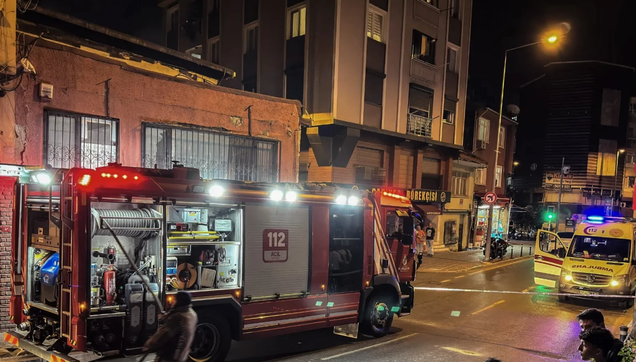 Beyoğlu'nda 5 katlı binanın bodrum katında çıkan yangın söndürüldü