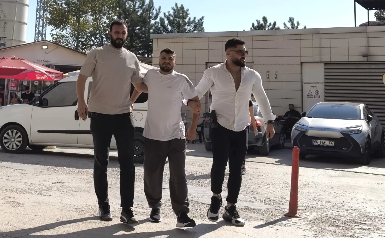 Uyuşturucu taciri kıskıvrak yakalandı