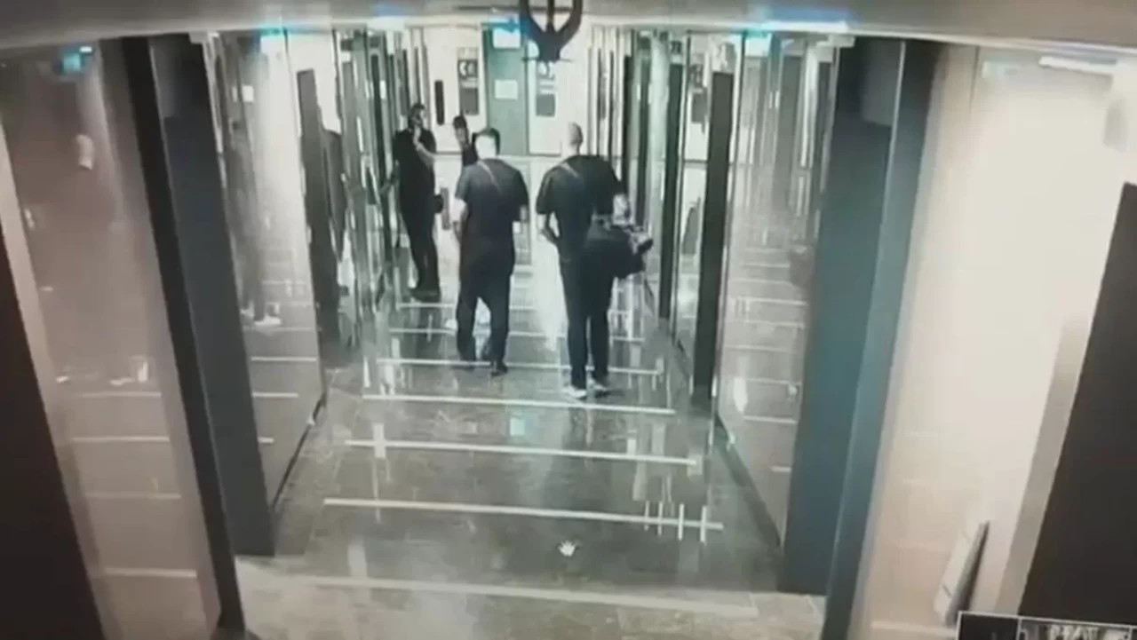 Sarıyer'de gitar kılıfında kalaşnikof taşıyan INTERPOL'ün aradığı şahsı, uyuşturucu siparişi yakalattı