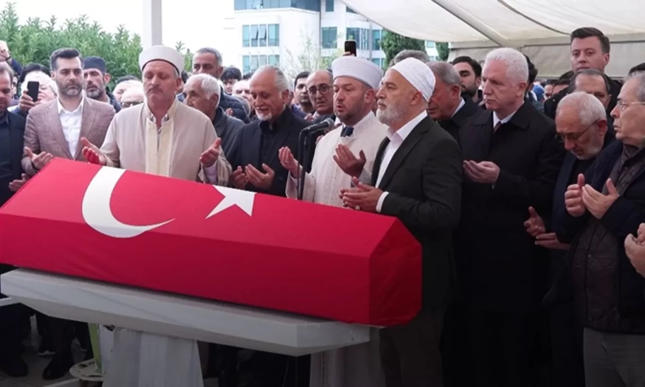 Şair ve yazar Yavuz Bülent Bakiler son yolculuğuna uğurlandı