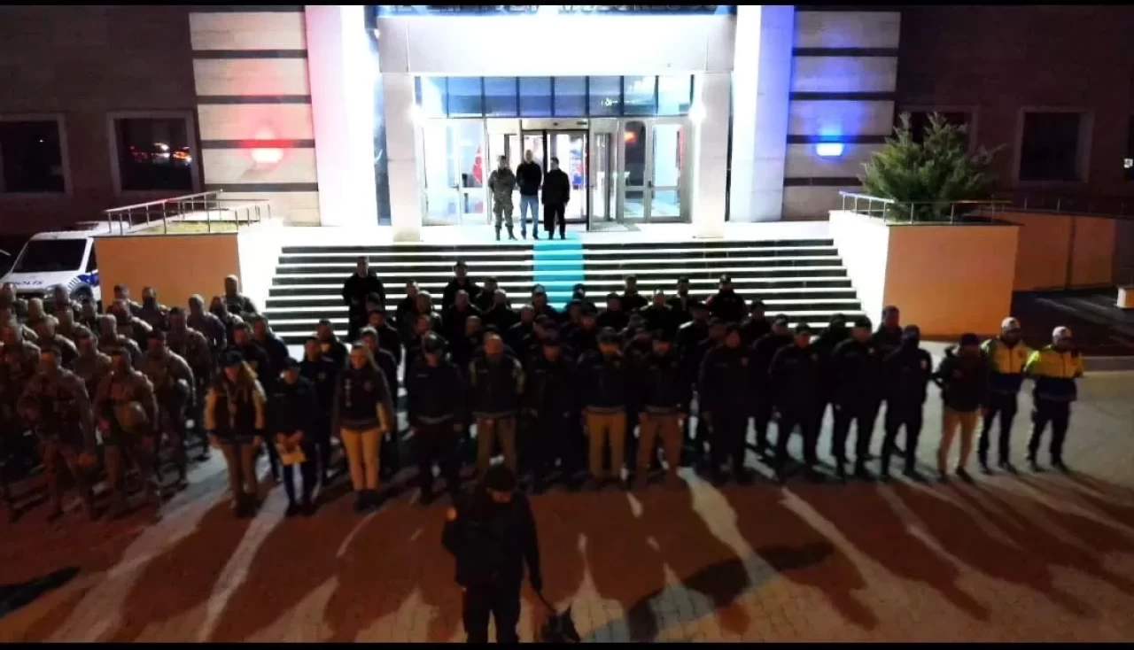 Bitlis ve İzmir'de eş zamanlı uyuşturucu operasyonu