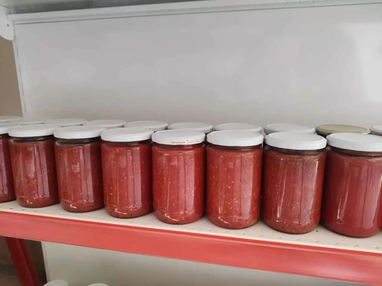 Kışa Hazırlık: En Kolay Domates Konservesi Nasıl Hazırlanır?