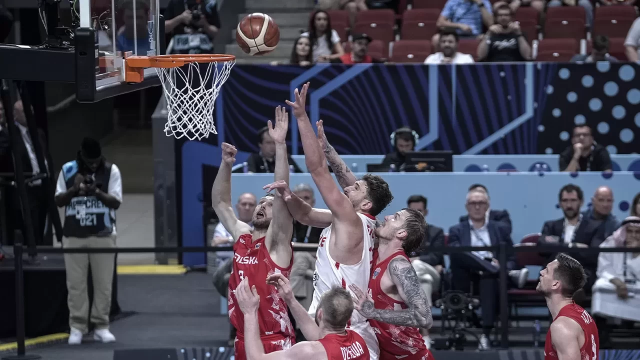 12 Dev Adam, EuroBasket 2025'te yarı finalde!