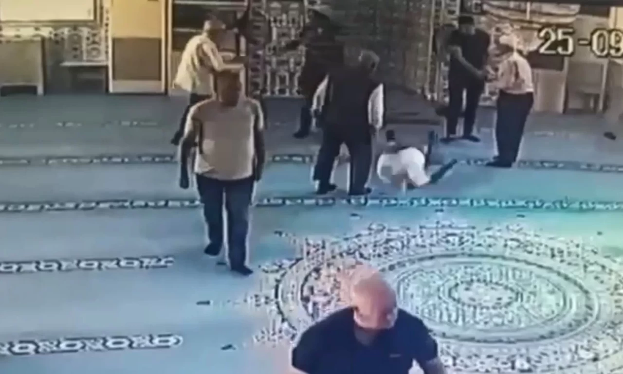 Camide fenalaştı, hastaneye kaldırıldı: O anlar kamerada