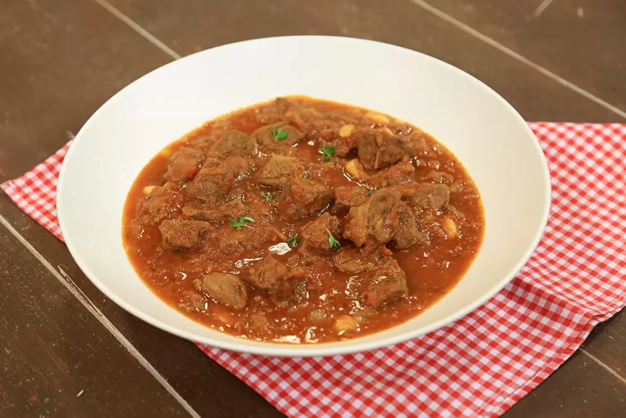 Gulaş Nedir? Gulaş Yemeği Tarifi ve Malzemeleri