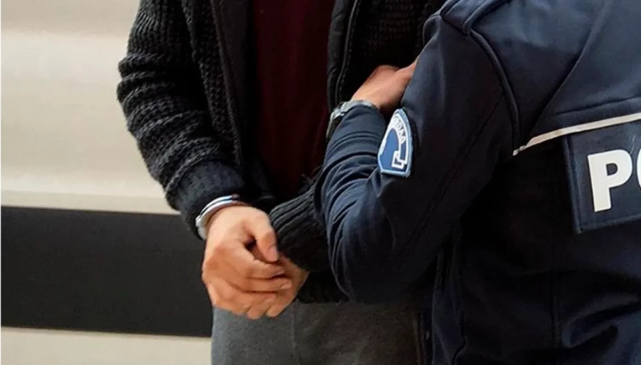 Sultangazi’de babasını bıçaklayarak öldüren cani evlat tutuklandı