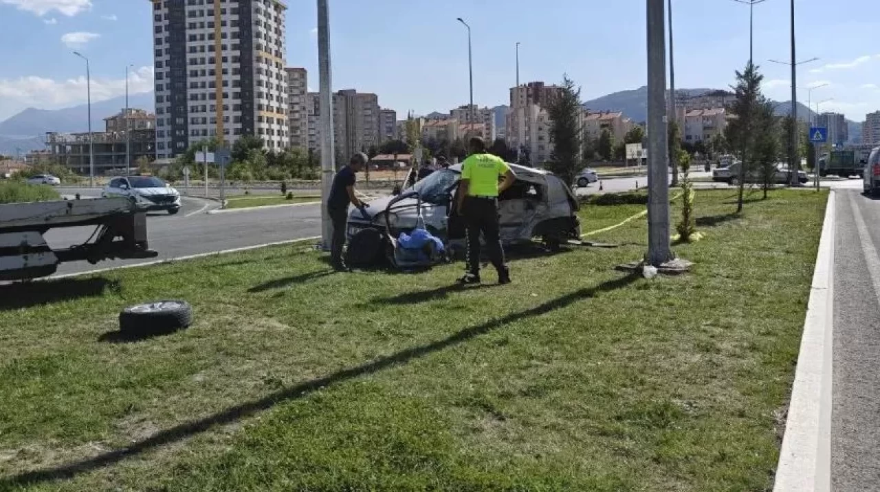 Kayseri'de otomobiller çarpıştı: 2 ölü, 2 yaralı