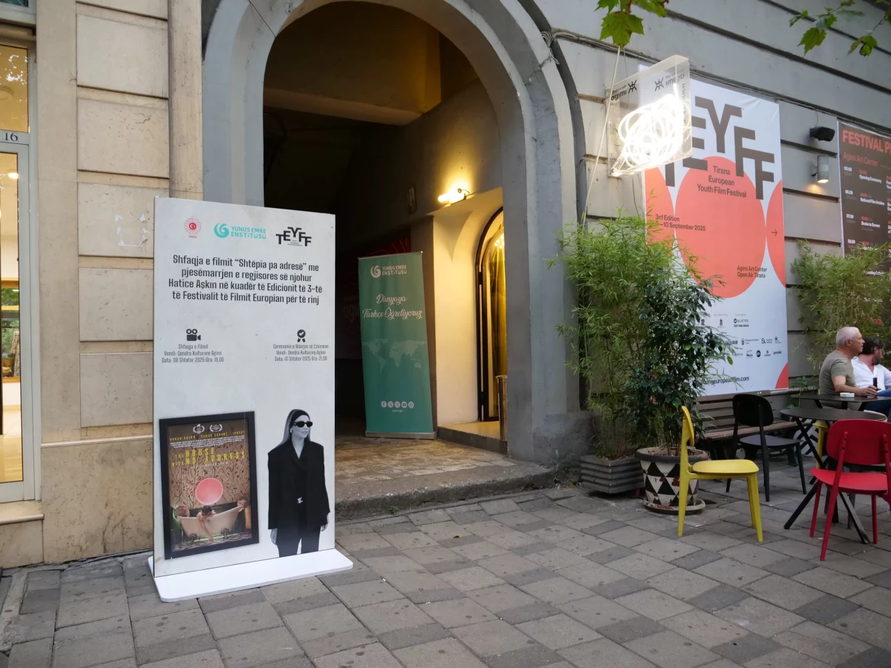 Arnavutluk'ta "Adresi Olmayan Ev" filminin gösterimi yapıldı