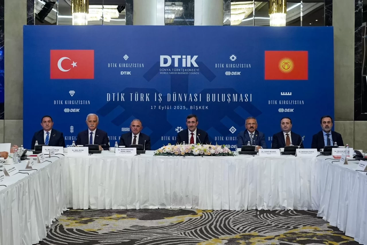 Cumhurbaşkanı Yardımcısı Yılmaz, Kırgızistan'da Türk iş insanlarıyla buluştu