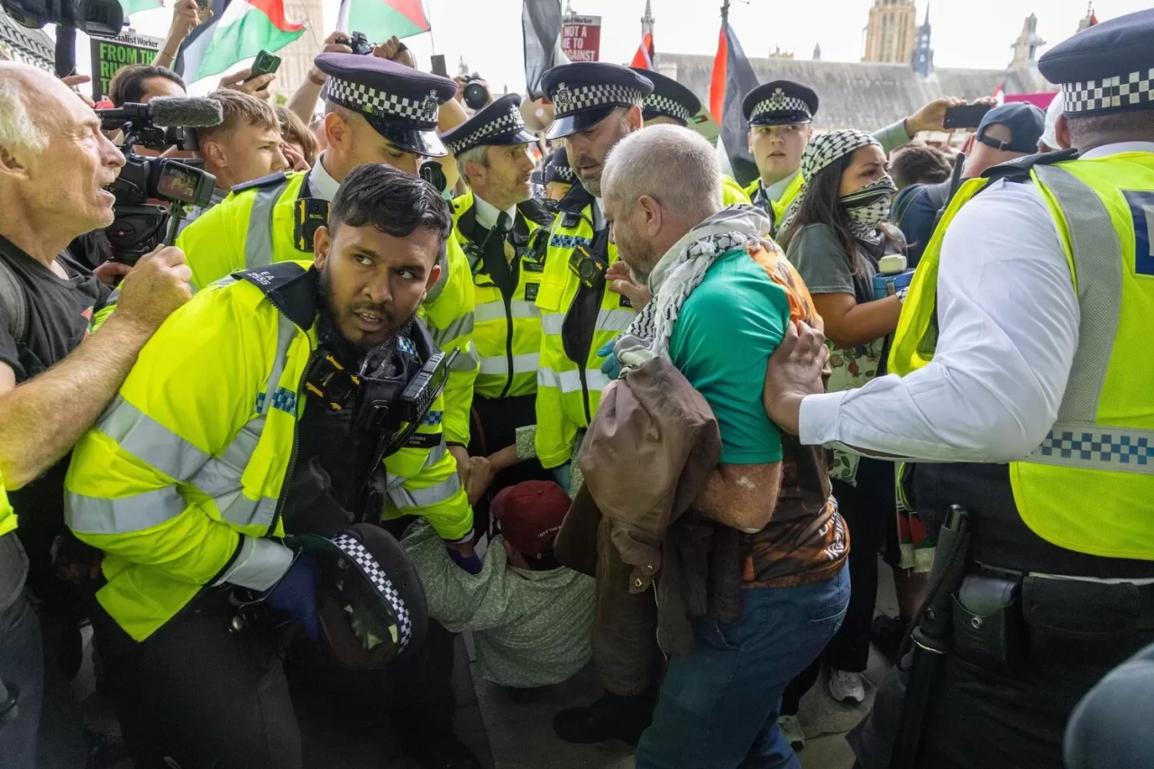 Londra'da Filistin'e destek gösterisine polis müdahalesi! 890 kişi gözaltında
