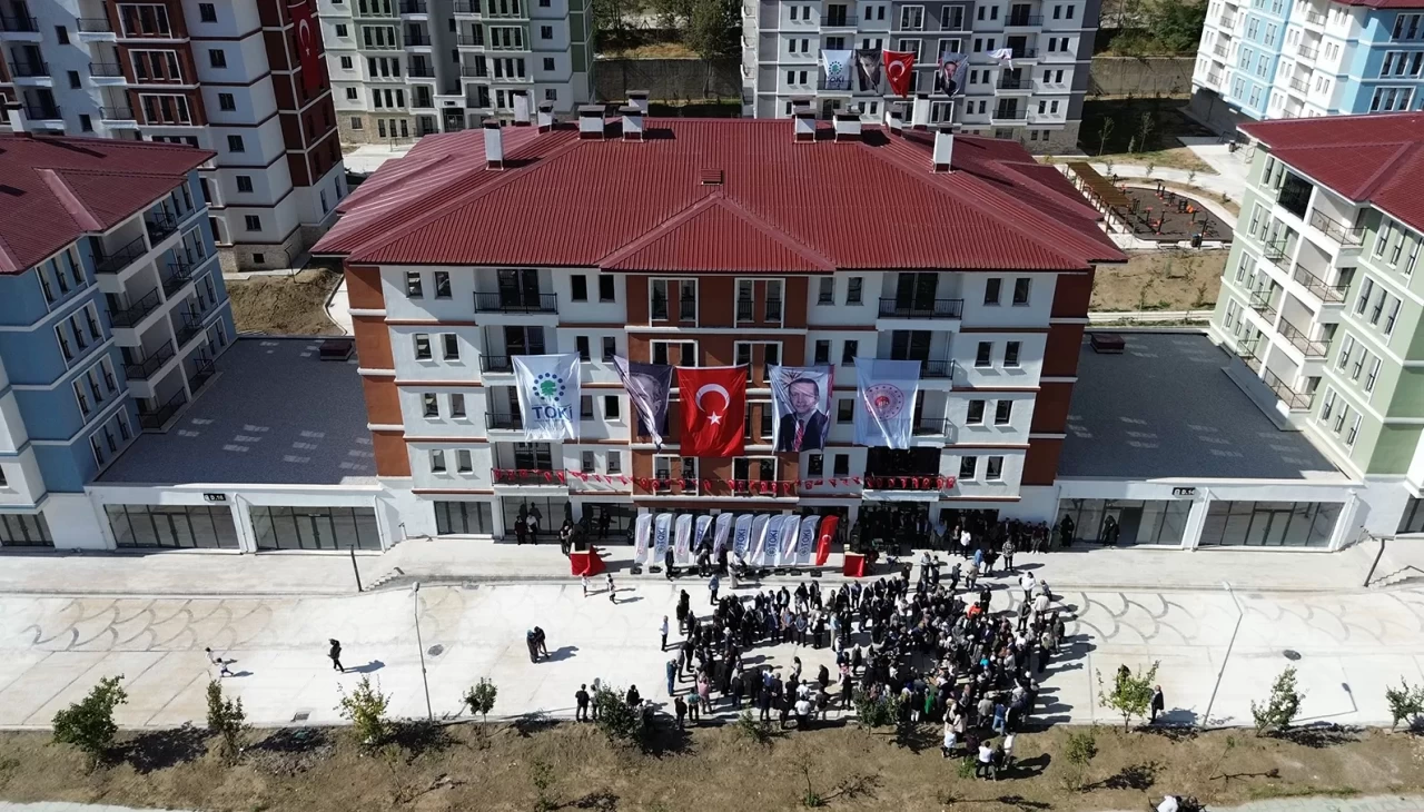 Yozgat'ta yapımı tamamlanan TOKİ konutları hak sahiplerine teslim edildi