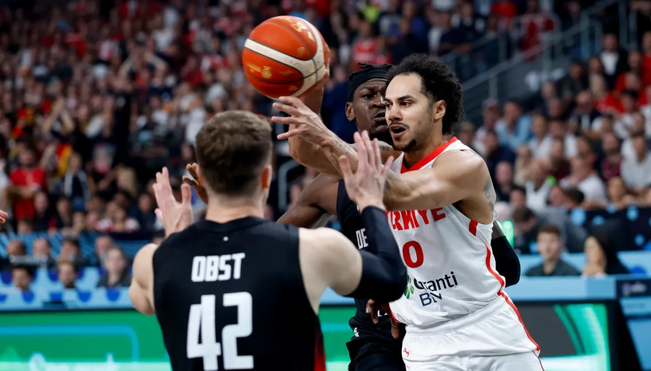 A Milli Basketbol Takımı'na futbol camiasından tebrik