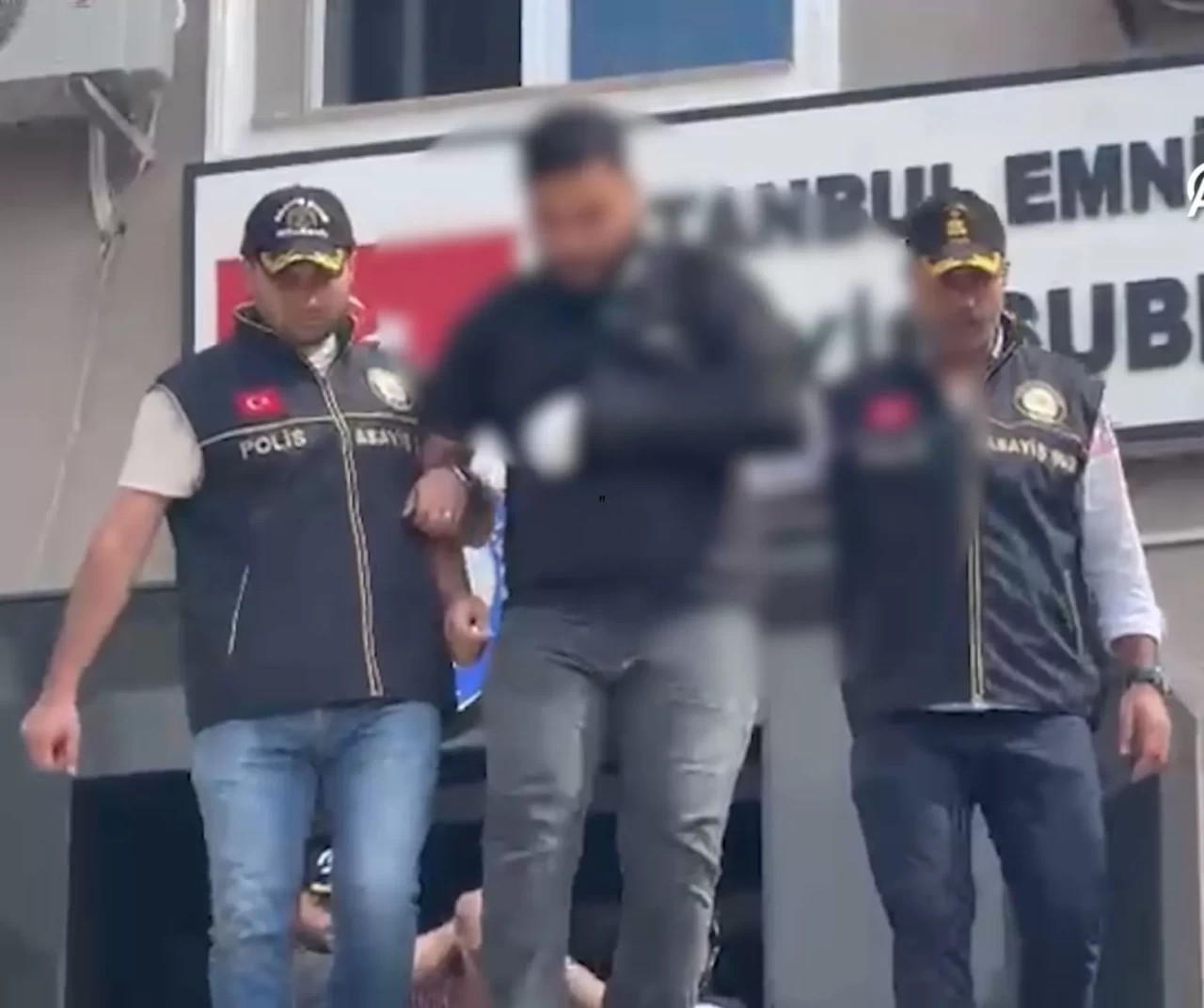 Güngören’de çocuğun gözleri önünde bıçaklandı: 2 zanlı yakalandı