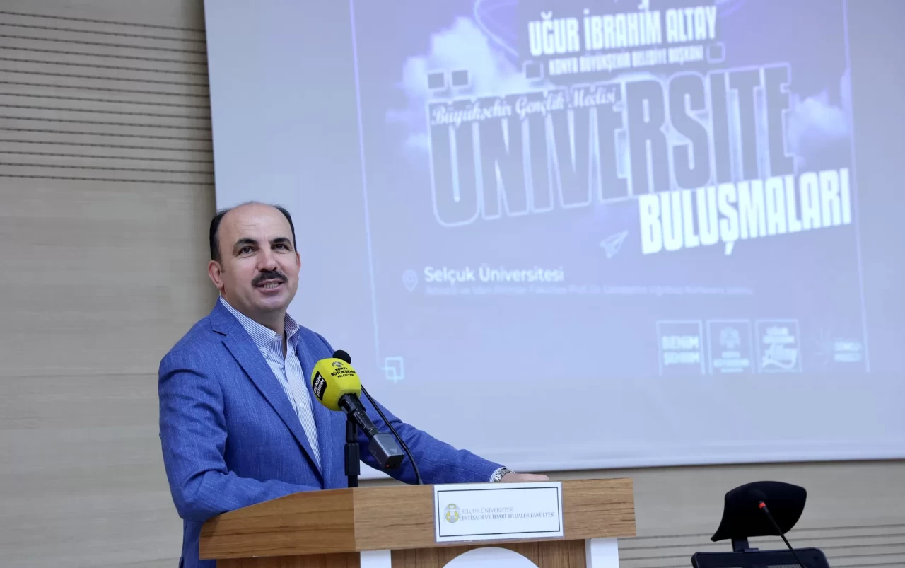 Başkan Altay'dan öğrencilere büyük destek: Üniversiteye yeni kayıt yaptıranlara ulaşım 10 gün ücretsiz
