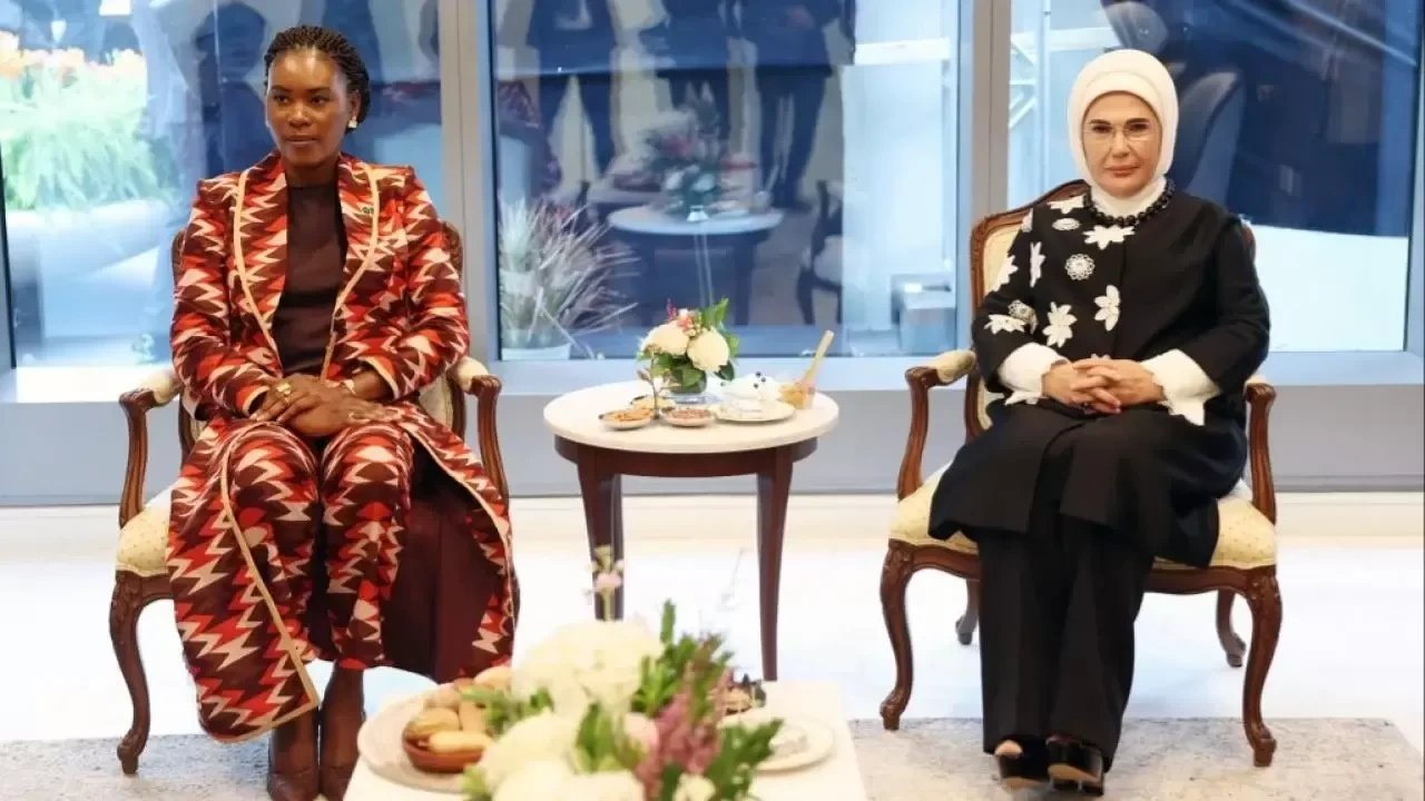 Emine Erdoğan, Gabon Cumhurbaşkanının eşi Nguema ile görüştü