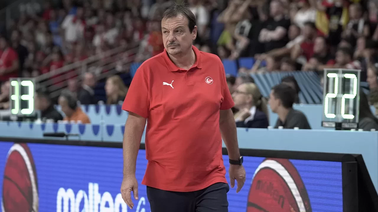 A Milli Basketbol Takımı Başantrenörü Ergin Ataman: “Elimizdeki maçı kaybettiğimiz için çok üzgünüm”