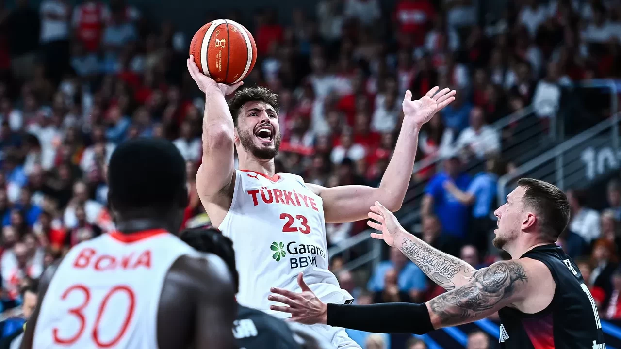 Gençlik ve Spor Bakanı Osman Aşkın Bak’tan Avrupa ikincisi A Milli Basketbol Takımı’na tebrik mesajı