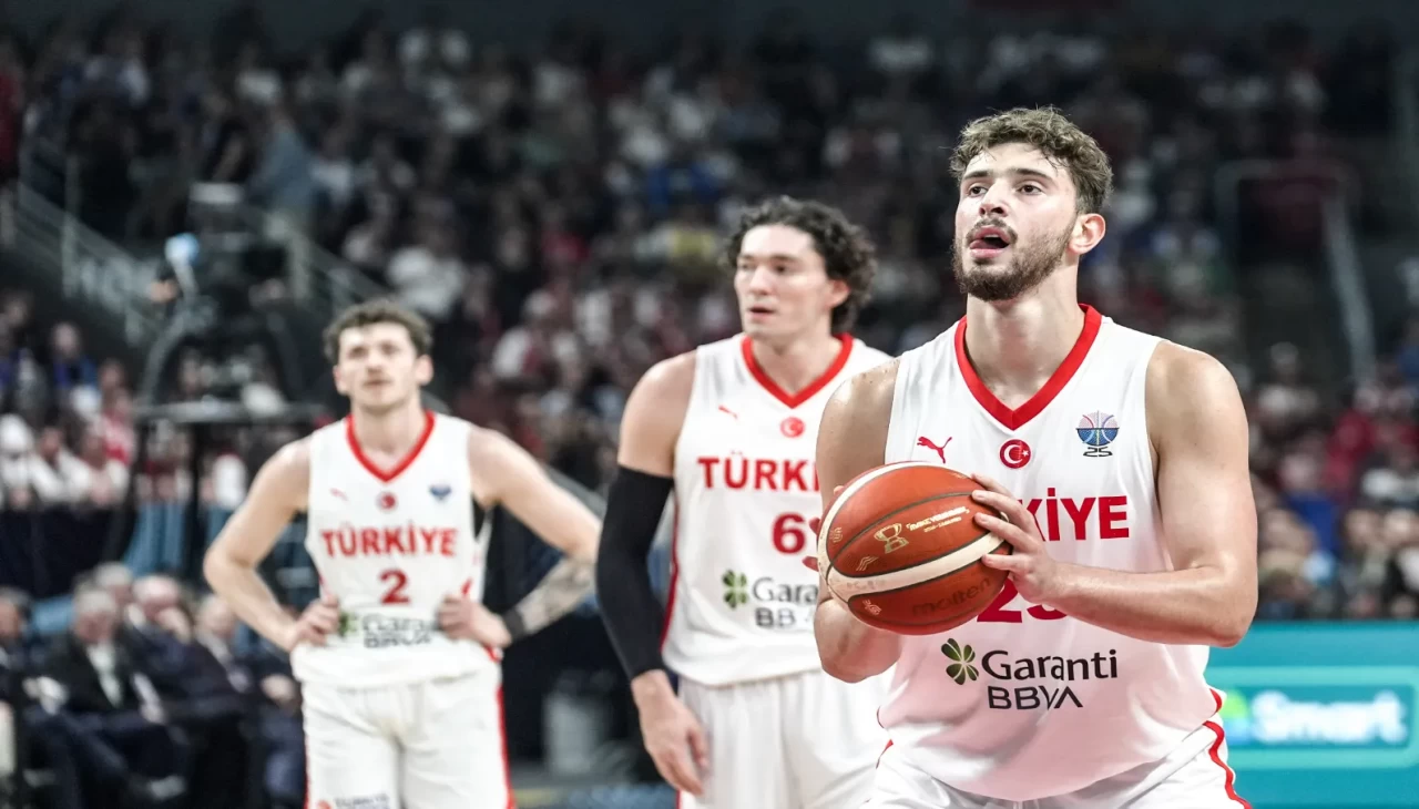 2025 EuroBasket’te gümüş madalya kazanan A Milli Takım’a devletin zirvesinden tebrik yağdı