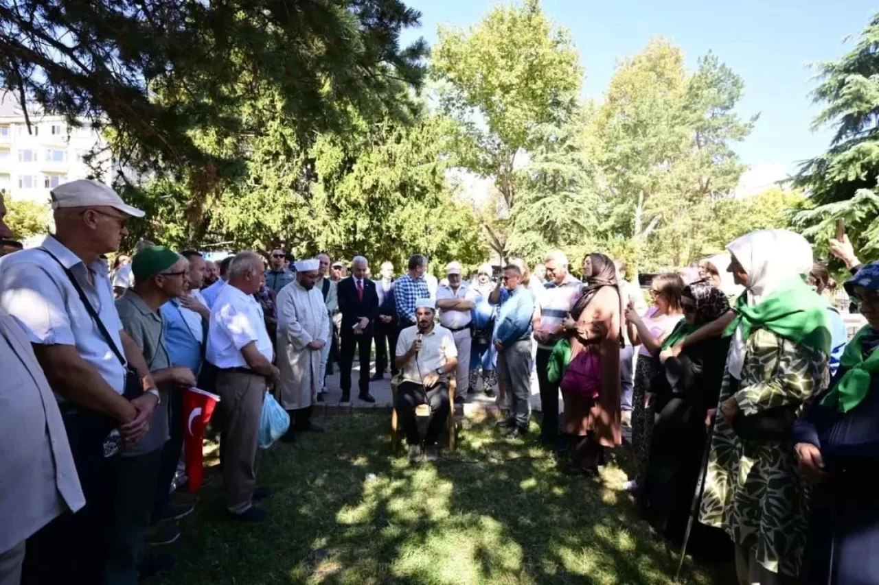 Kırklareli'den 39 kişilik umre kafilesi kutsal topraklara uğurlandı