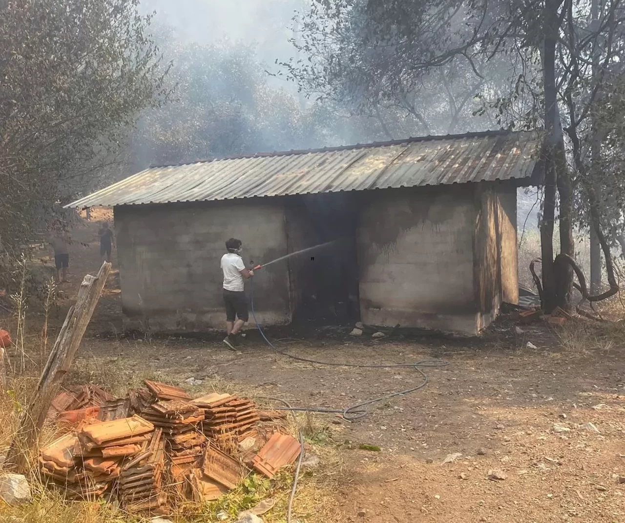 Köyceğiz yangınında alevler binalara sıçradı