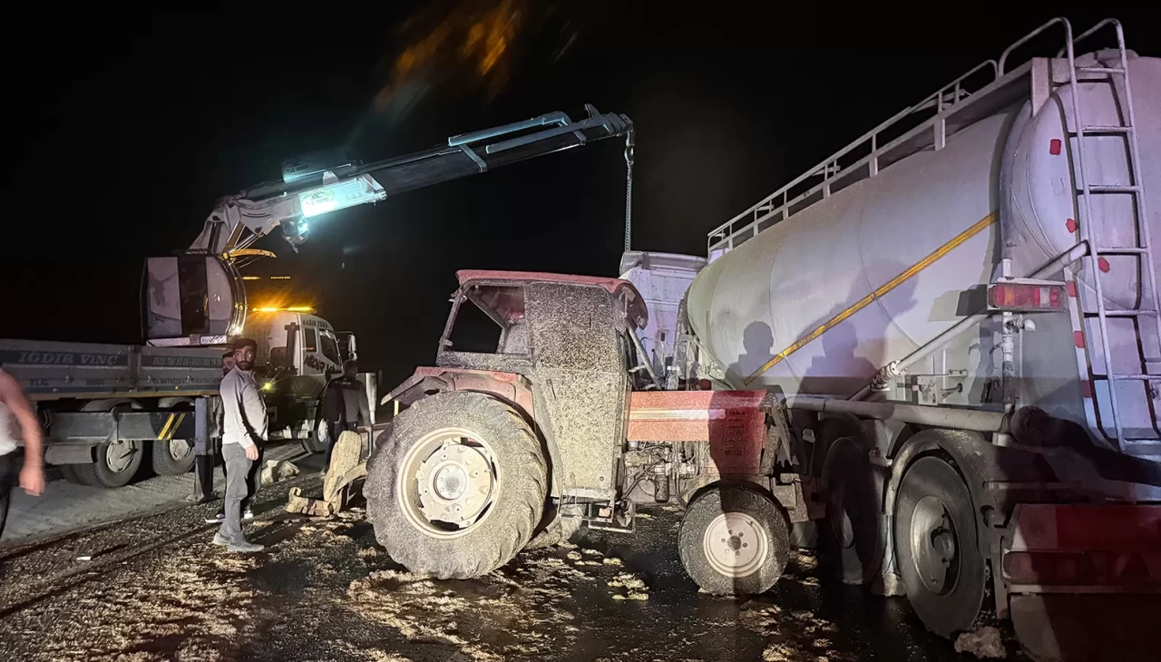 Iğdır-Doğubayazıt yolunda traktör ile kamyon çarpıştı: 3 yaralı