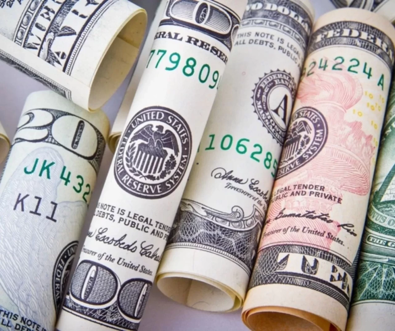 Dolar ve Euro haftaya yükselişle başladı