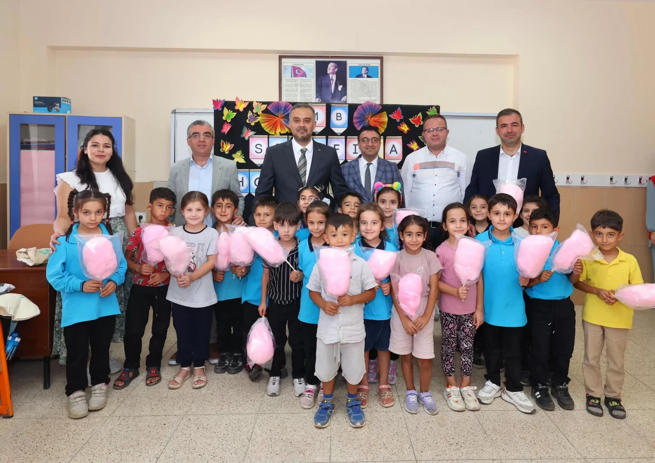 Başkan Toptaş’tan kırsal mahallelerdeki 7 bin öğrenciye kırtasiye seti desteği