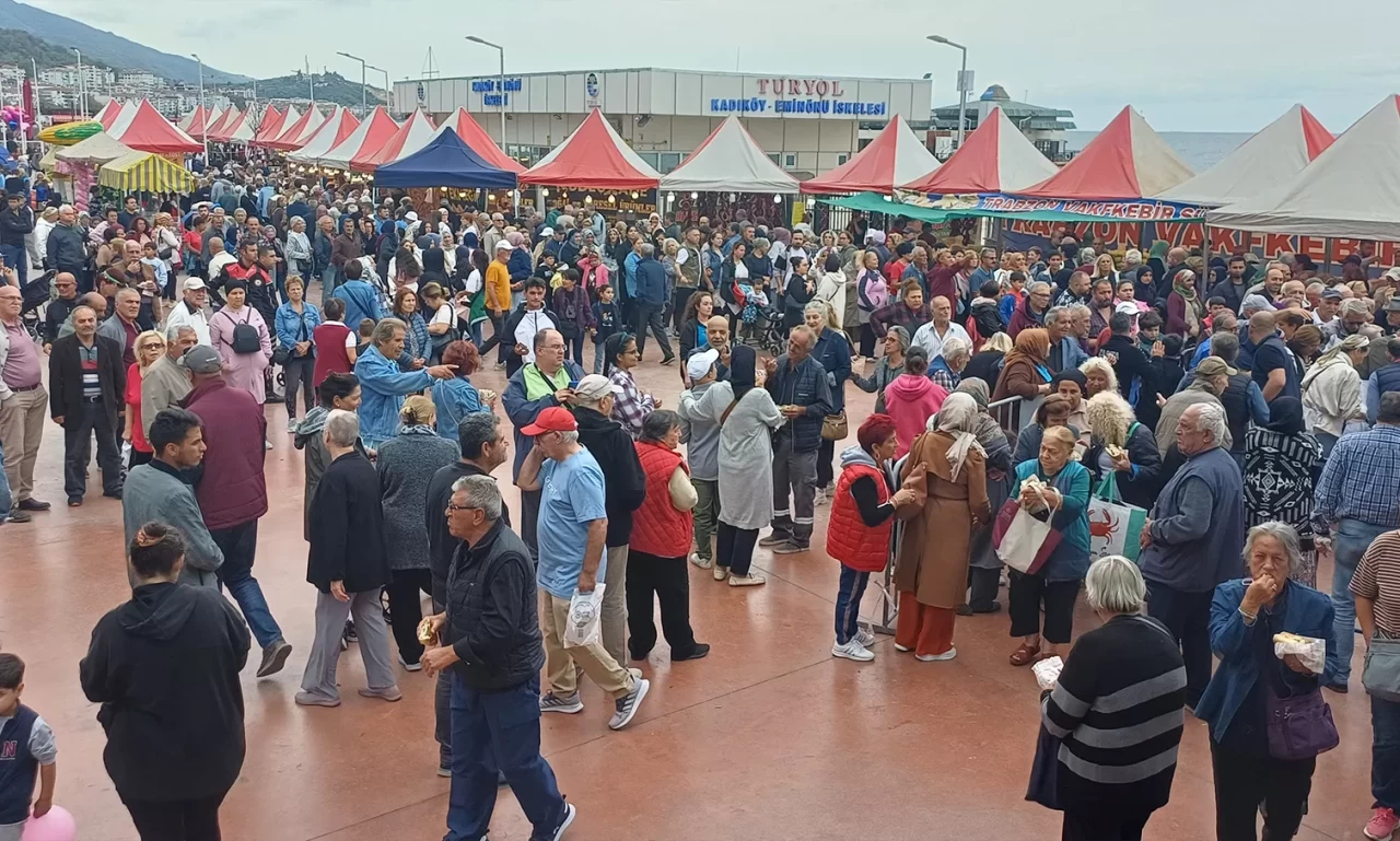 2. Çınarcık Hamsi Festivali'nde 4 ton balık ikram edildi