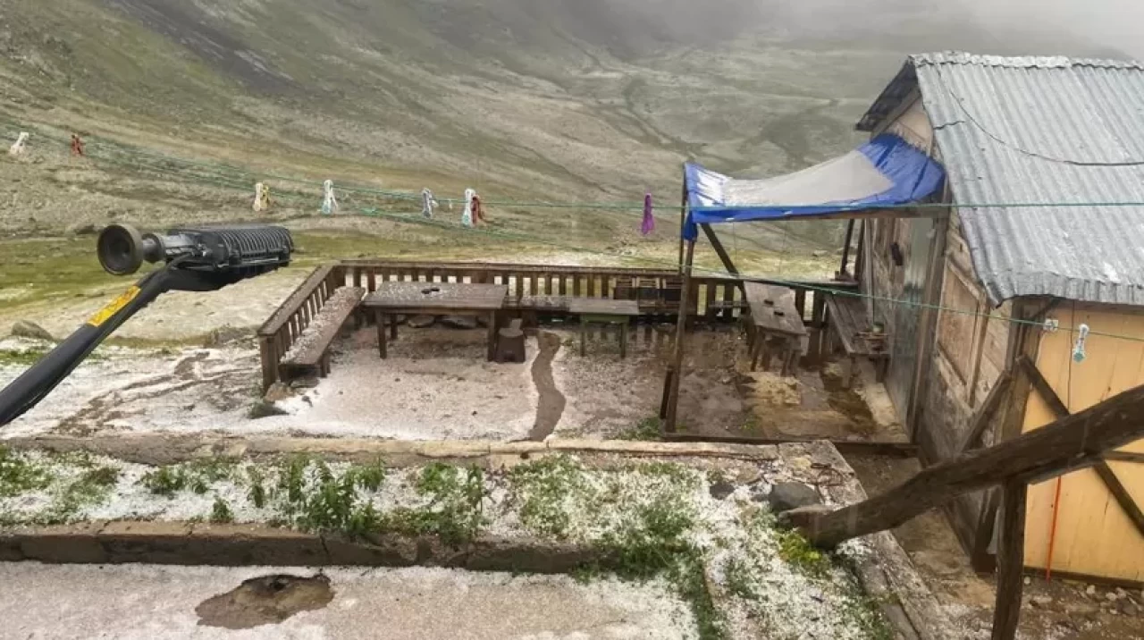 Rize'de yaylaları dolu yağışı vurdu