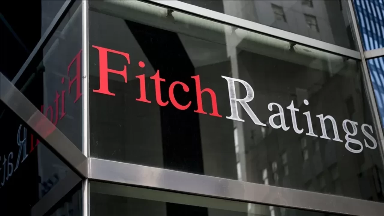 Fitch, Fransa'nın kredi notunu düşürdü