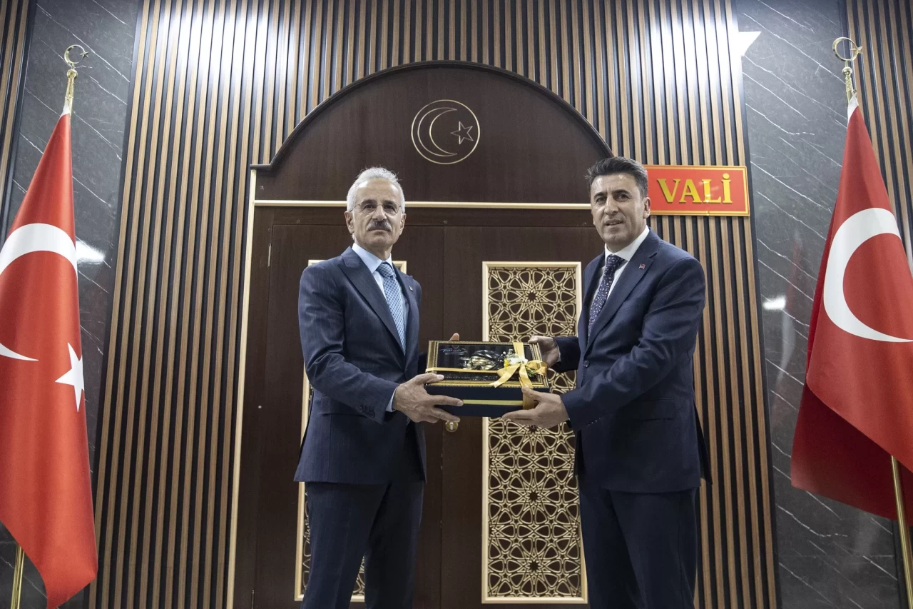 Ulaştırma ve Altyapı Bakanı Uraloğlu, Tunceli Valiliğini ziyaret etti