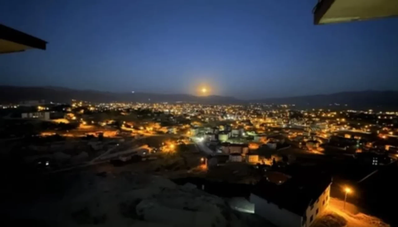 Bu gece gökyüzü kızıl olacak! Kanlı Ay tutulmasında neler yapılır?