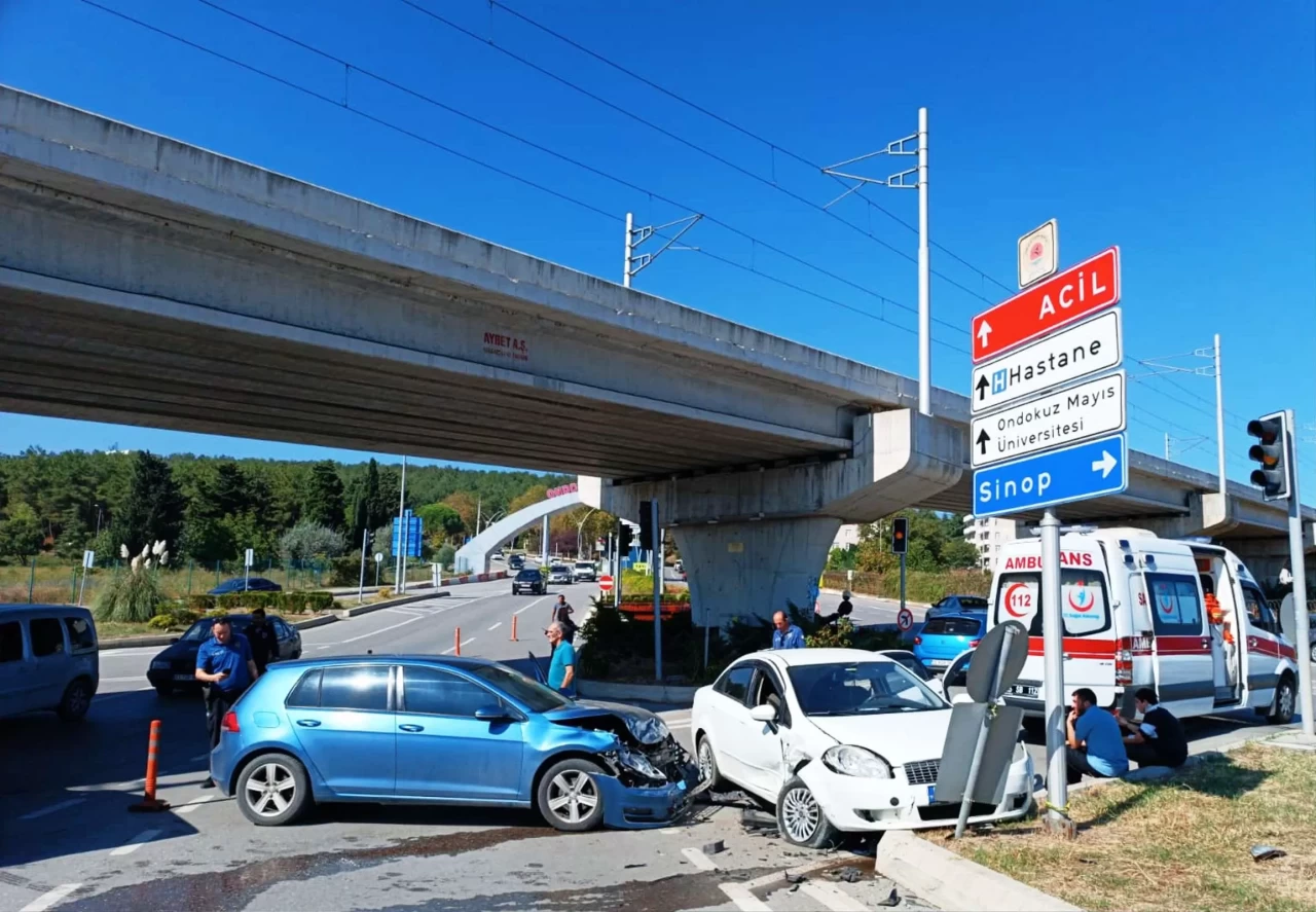 Samsun'da otomobiller çarpıştı: 4 yaralı