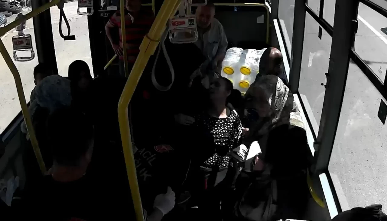 Otobüs şoförü fenalaşan kadın için zamanla yarıştı