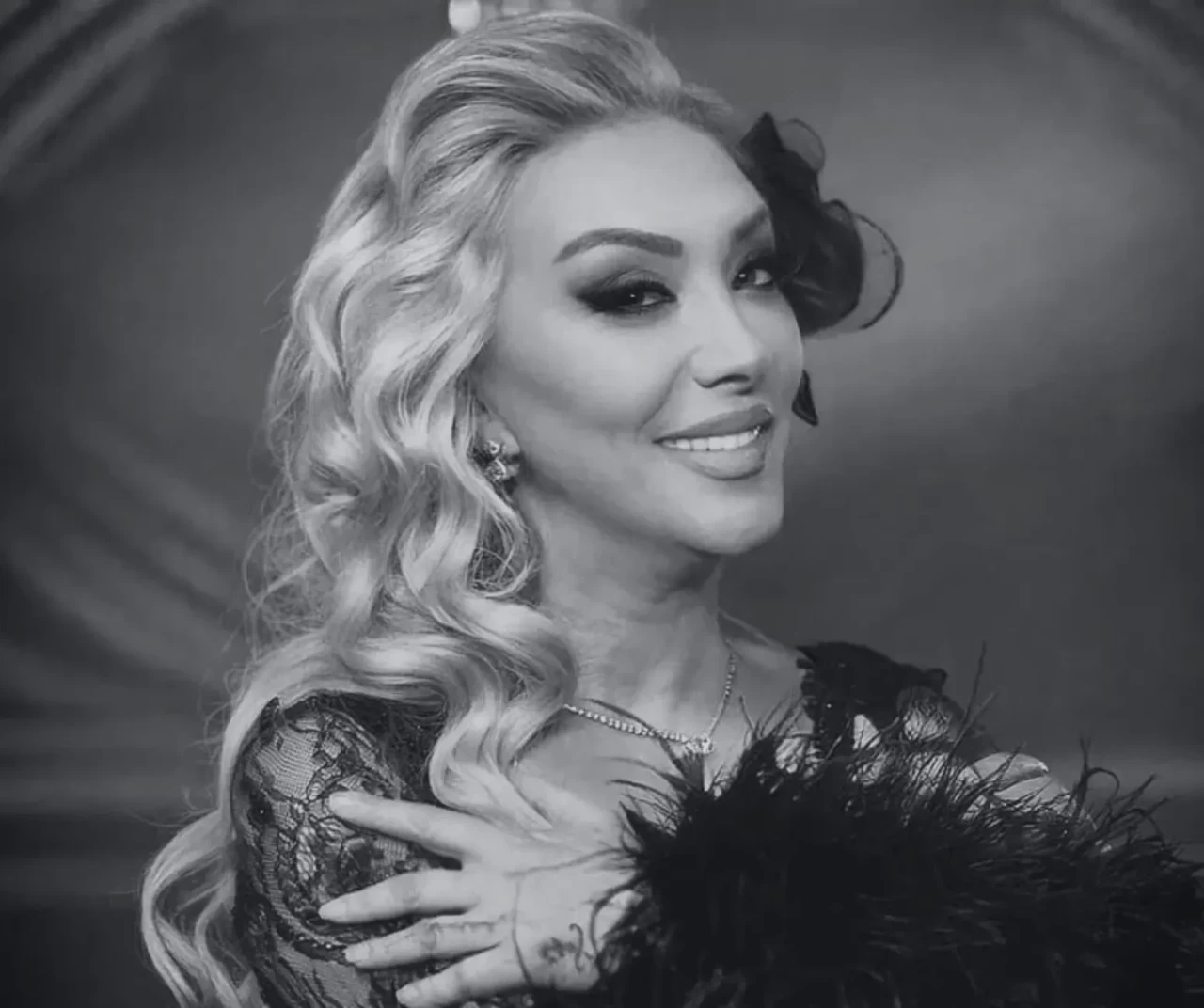 Şarkıcı “Güllü” Yalova’da balkonundan düşerek hayatını kaybetti