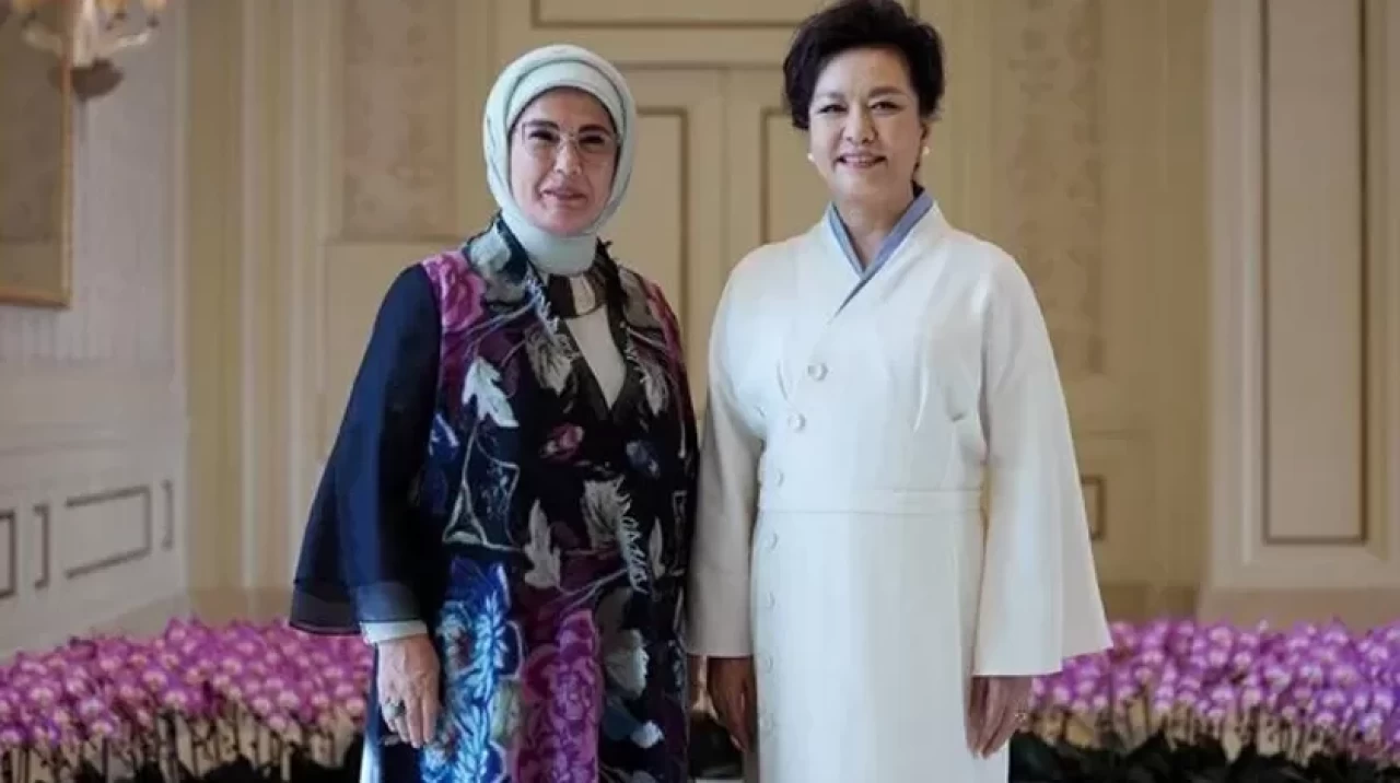 Emine Erdoğan, Çin Devlet Başkanı’nın eşi ile görüştü