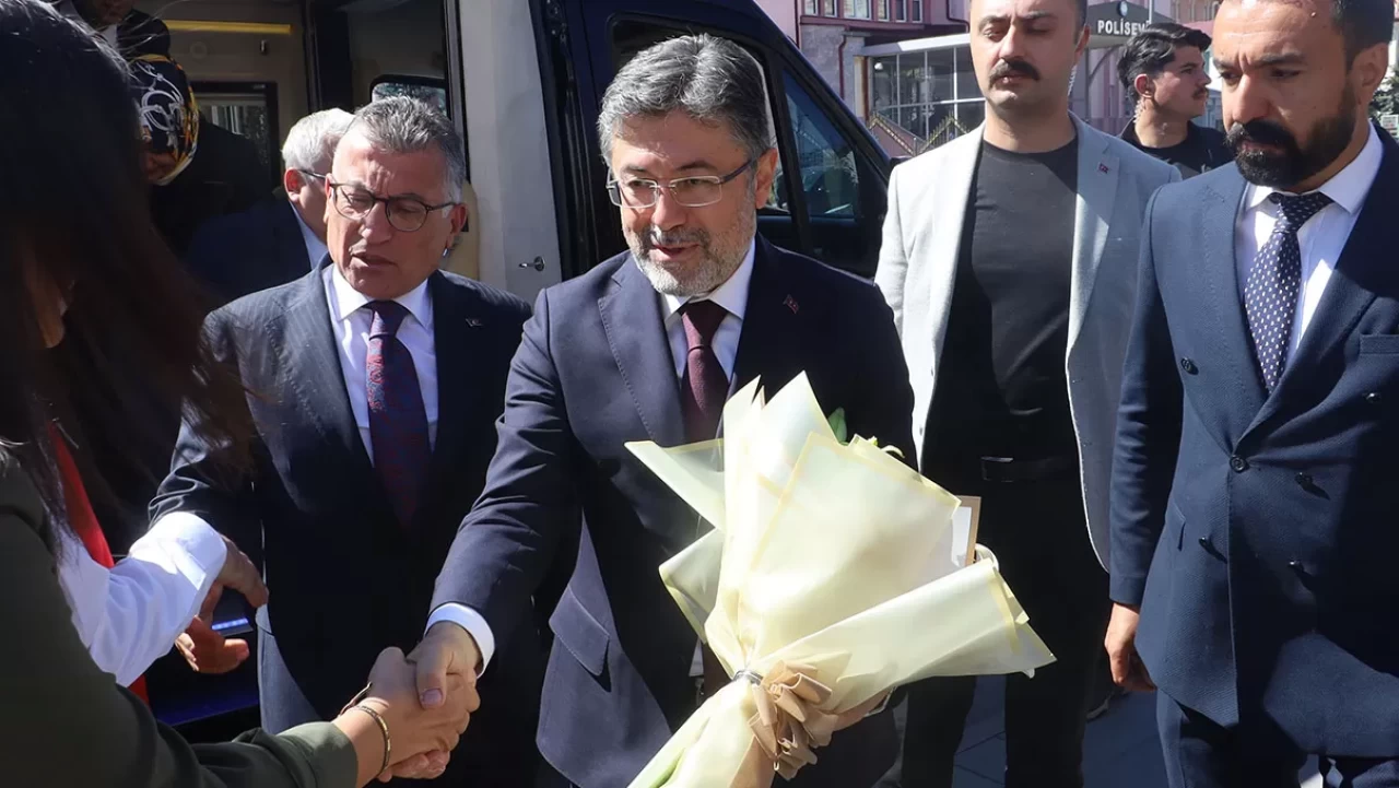 Bakan Yumaklı: "Sektörümüze yönelik bu dezenformasyonlar bizlerin moralini bozmuyor"