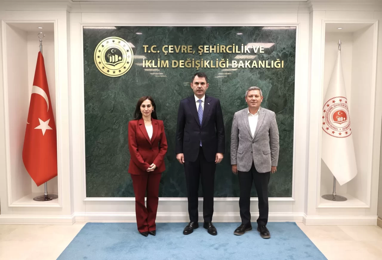 Bakan Kurum, AK Parti'ye yeni katılan Gürzel ile Beykoz İlçe Başkanı Ayduğan'ı kabul etti