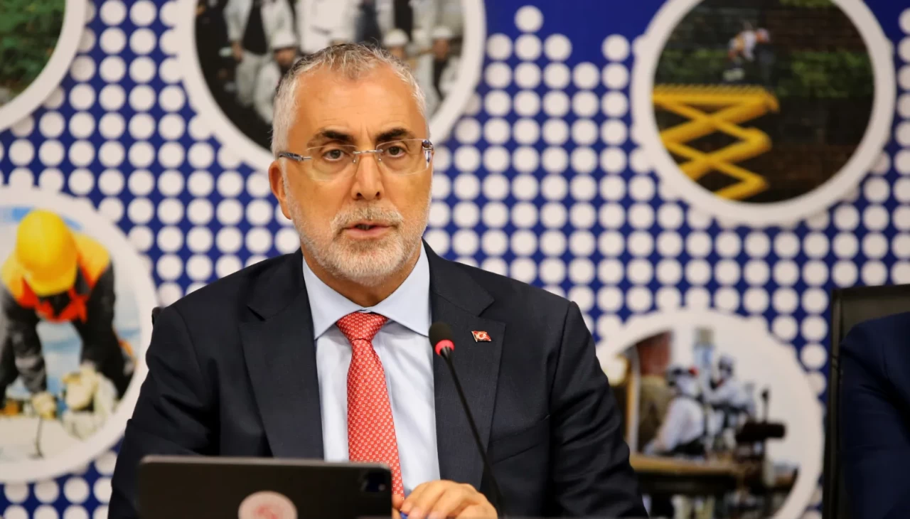 Bakan Işıkhan’dan güçlü Türkiye mesajı: Küllerimizden yeniden doğmasını bildik