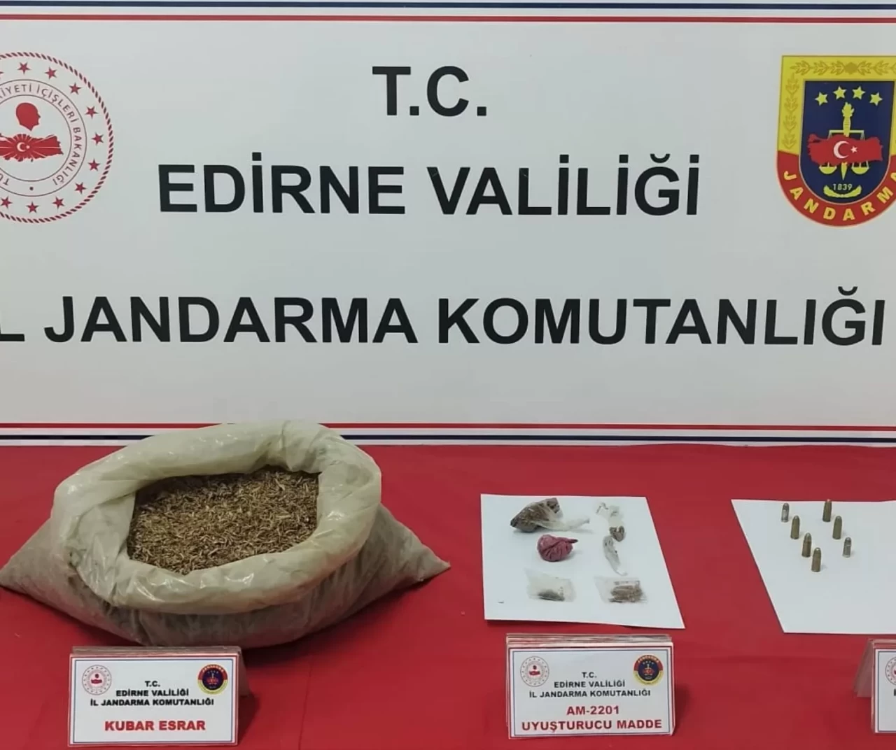 Edirne’de şok baskın: 1,7 kilo esrar ele geçirildi!