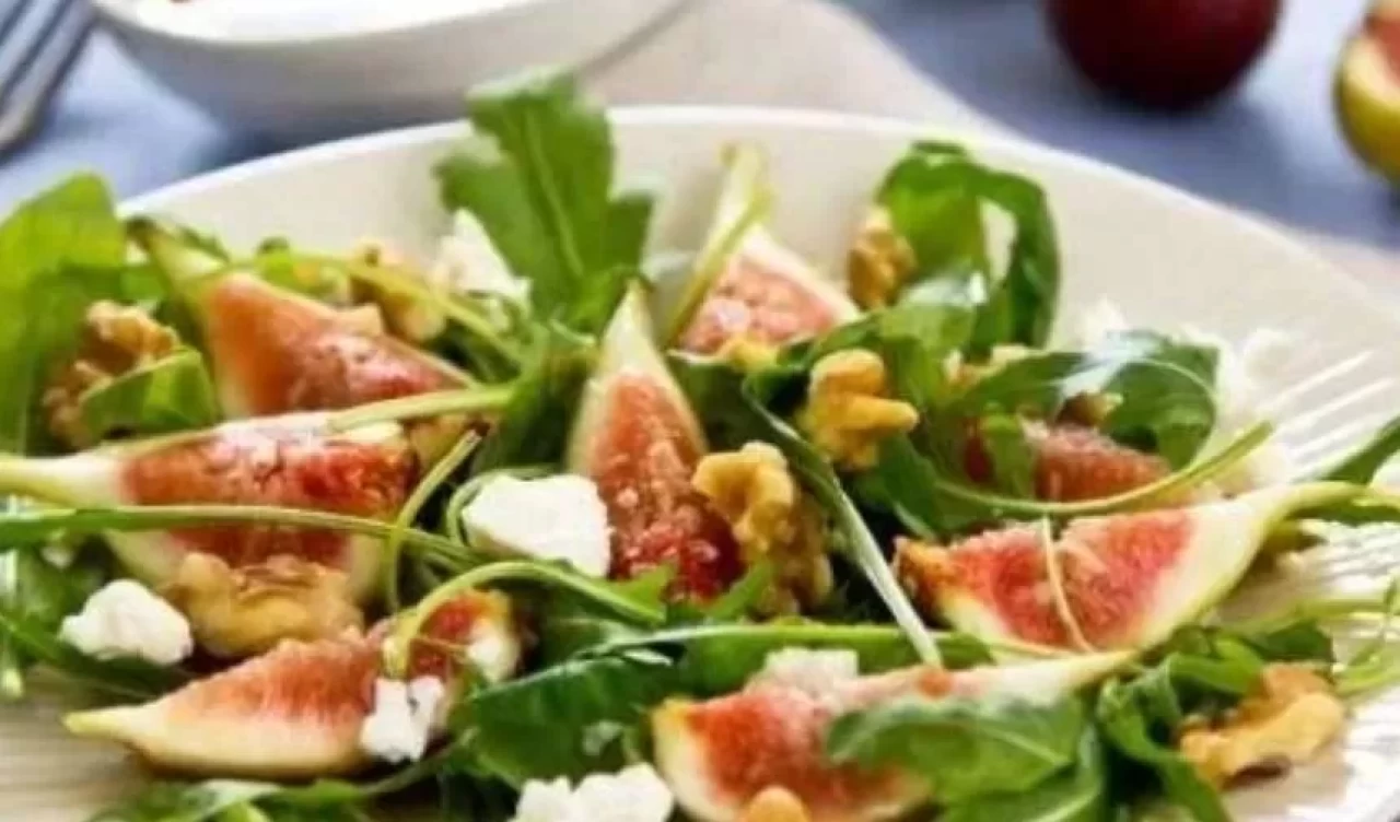 İncirli salata tarifi! Hafif ve besleyici öğün alternatifi