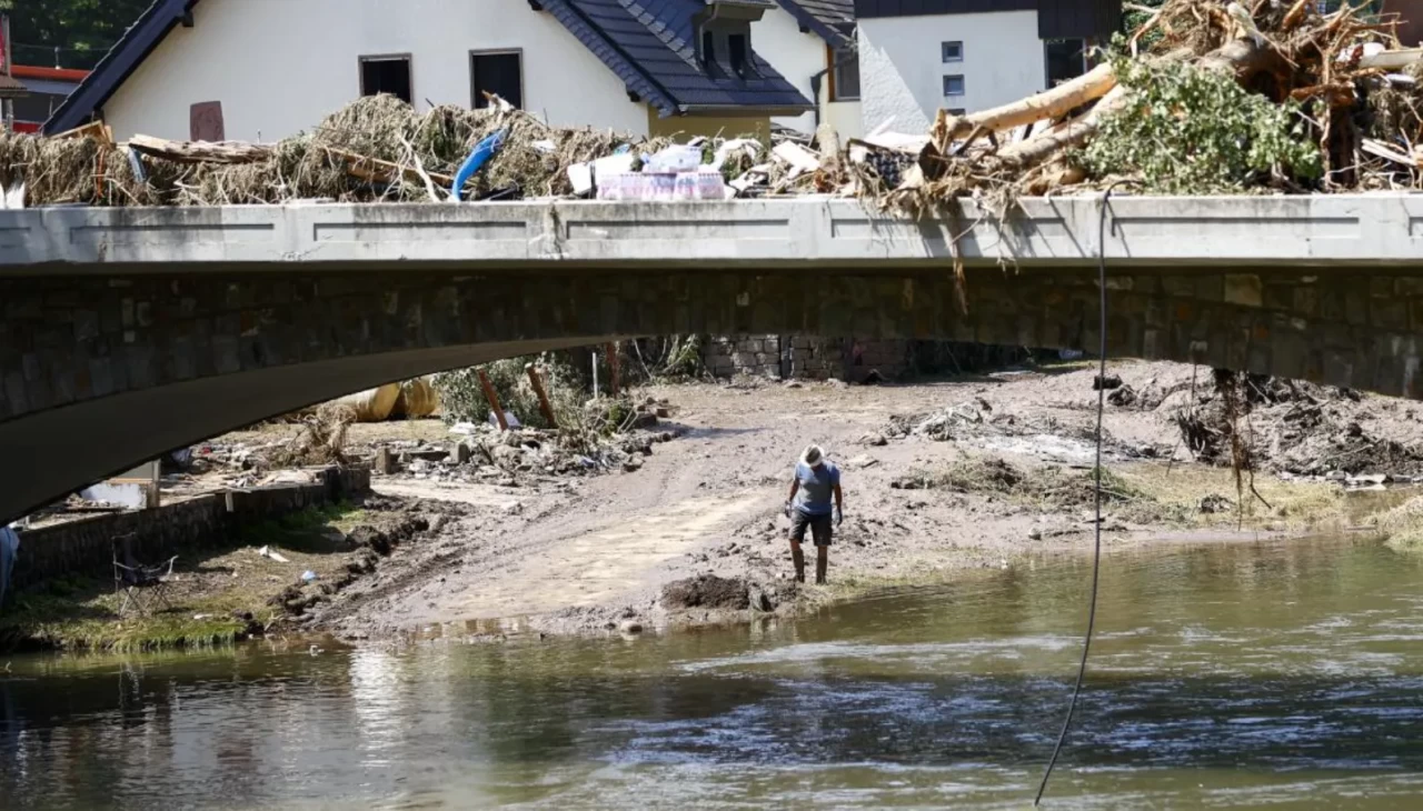 Almanya’yı sel vurdu: Şiddetli yağış hayatı felç etti