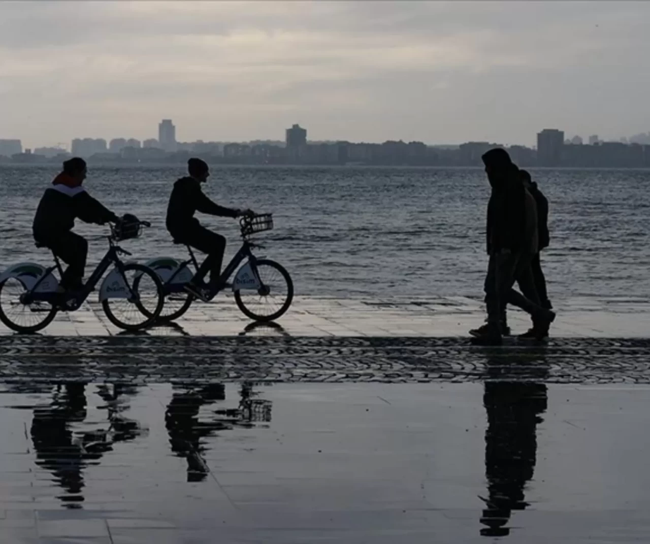 İzmir 121 gün sonra yağmura kavuştu