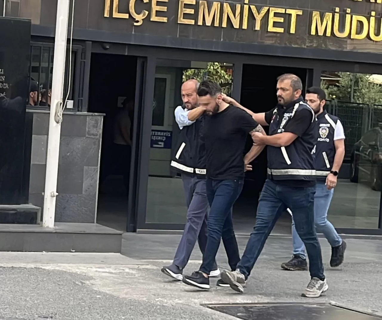 Gebze’de çocuklarının gözleri önünde babaya tokat atan sürücü adliyede