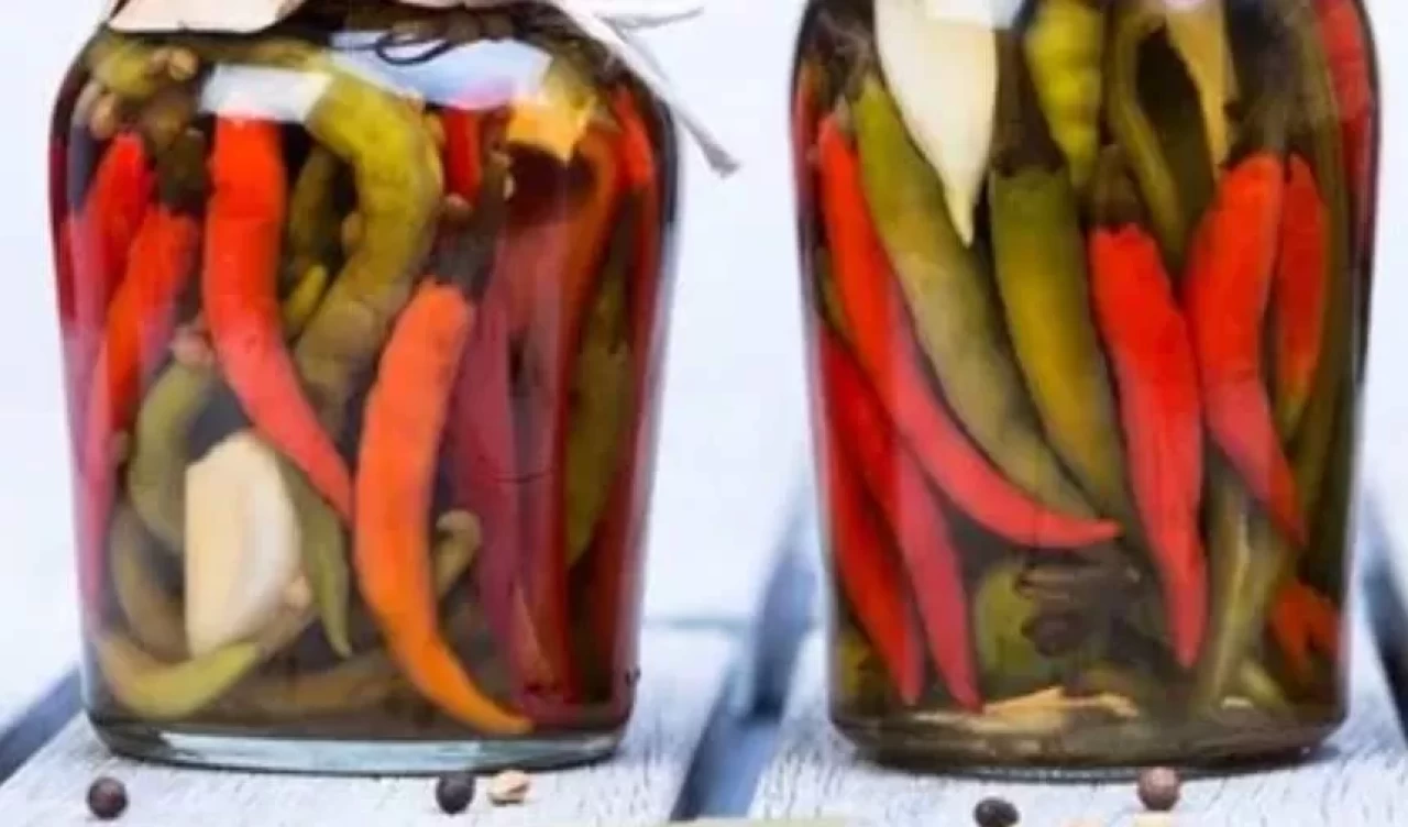 İştah kabartan tarif! Acı biber turşusunun püf noktaları