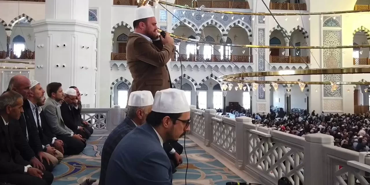 Cuma Namazında İç Ezan Okumanın Hükmü Nedir? Diyanet Cevapladı